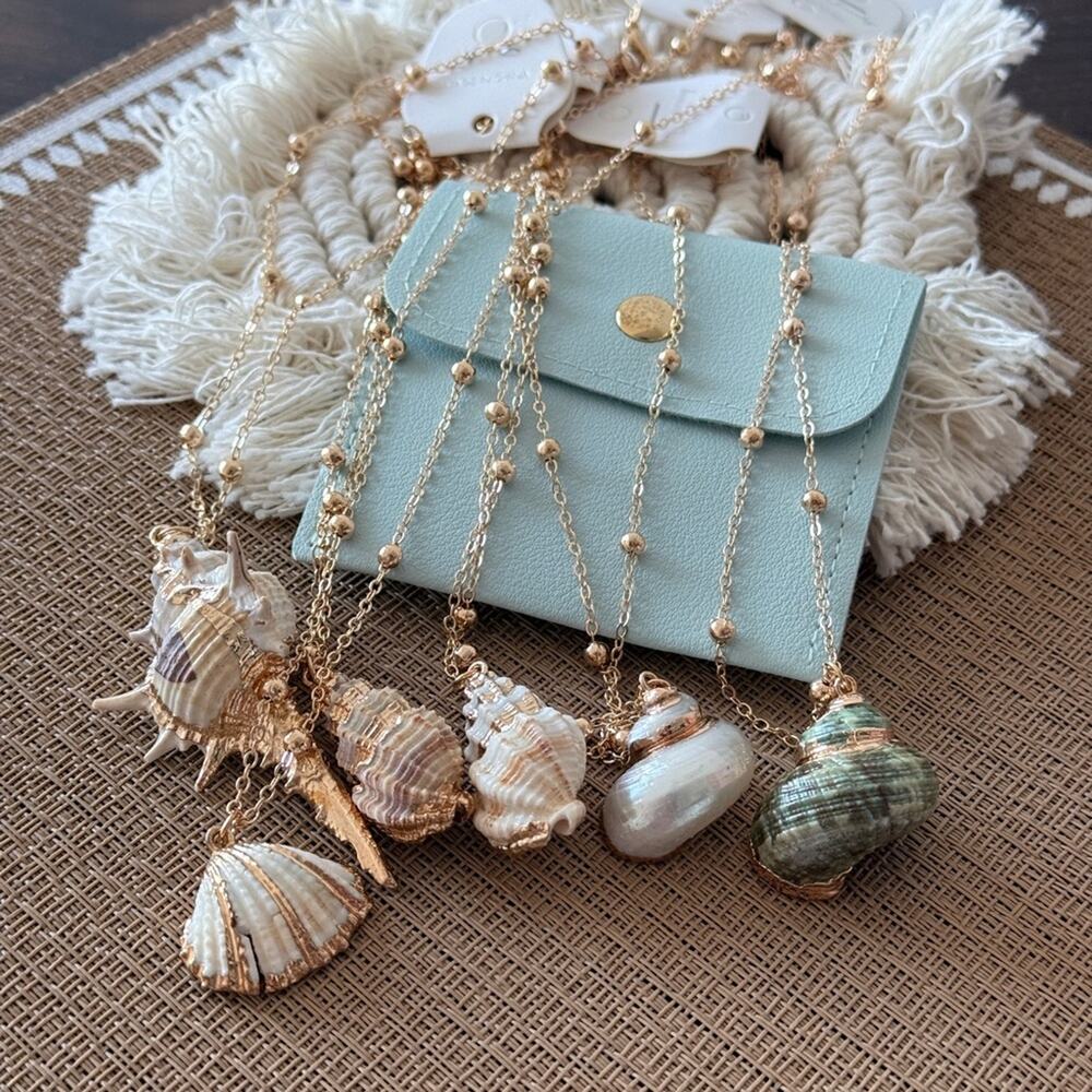 Gold Shell Pendant Necklace - Picture 4 of 4